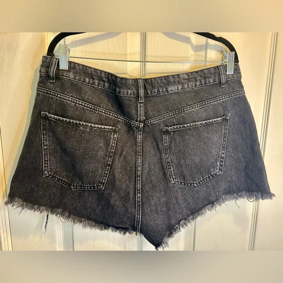 🖤”Zara” NWT Distressed Dark Wash Black “Denim”Cotton Short w/ Pockets Size 14🖤 - Picture 3 of 12